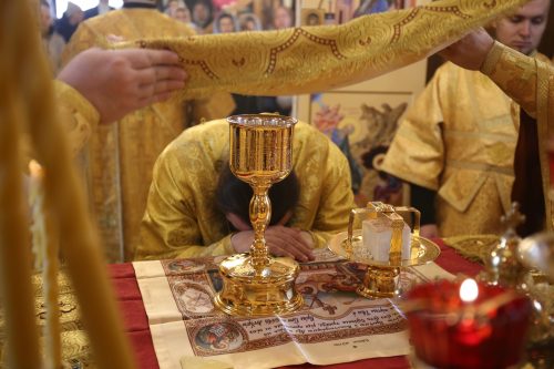 Архиерейское богослужение в храме святителя Макария Московского в Бутырском