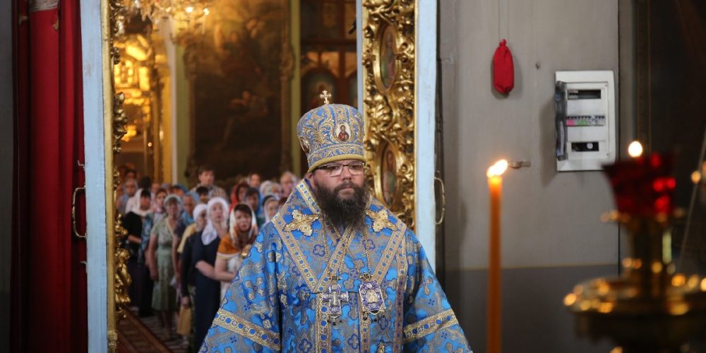 Архиерейское богослужение в храме Тихвинской иконы Божией Матери в Алексеевском