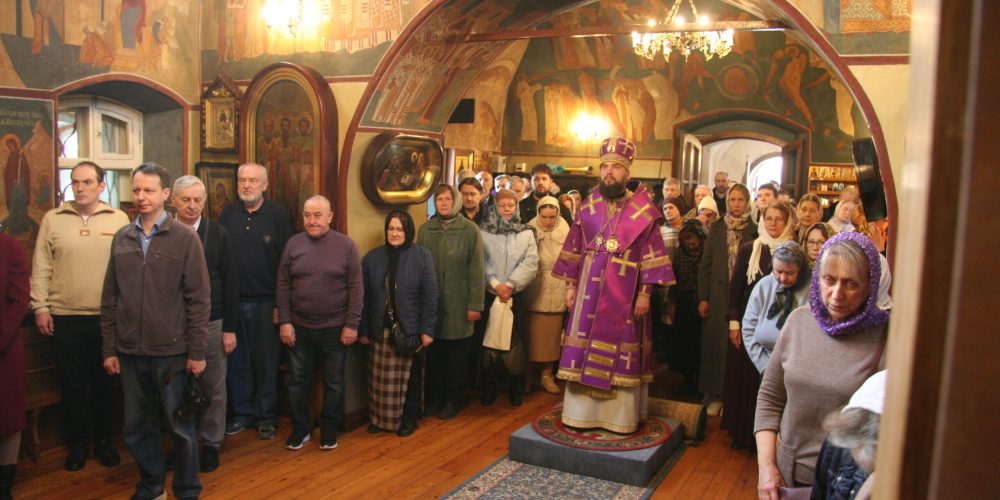 В субботу поминовения усопших митрополит Арсений возглавил богослужение в храме Успения Пресвятой Богородицы в Архангельском-Тюрикове