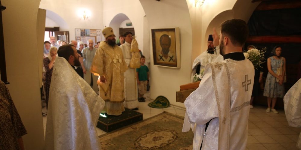 В канун праздника Преображения Господня архиепископ Егорьевский Матфей совершил всенощное бдение в храме Живоначальной Троицы в усадьбе Свиблово