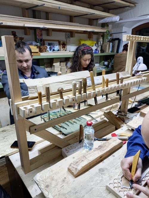 Приглашаем в Школу резьбы по дереву