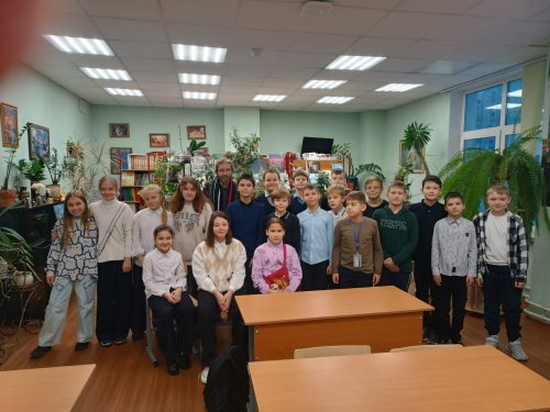 Алтарник храма-часовни в честь Иверской иконы Божией Матери провел патриотический урок в школе №763 города Москвы