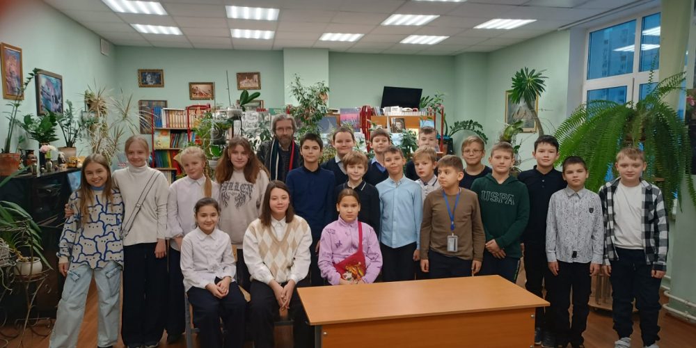 Алтарник храма-часовни в честь Иверской иконы Божией Матери провел патриотический урок в школе №763 города Москвы