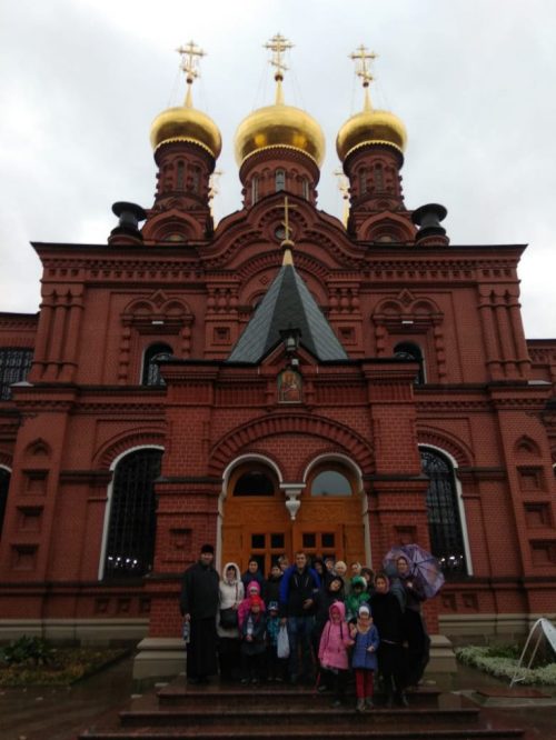 Ученики воскресной школы храма Рождества Пресвятой Богородицы совершили паломничество в Лавру