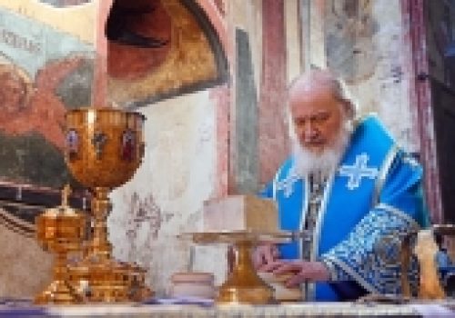 В праздник Введения во храм Пресвятой Богородицы Святейший Патриарх Кирилл совершил Литургию в Успенском соборе Московского Кремля