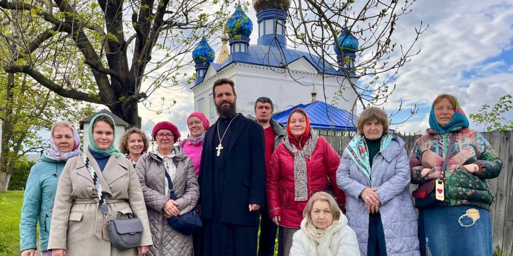 Прихожане храма Ризоположения в Леонове совершили паломничество ко Святыням Гороховца