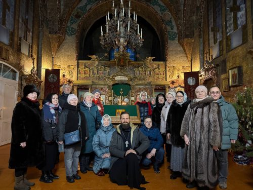 Прихожане храма Ризоположения в Леонове совершили паломничество в Елец