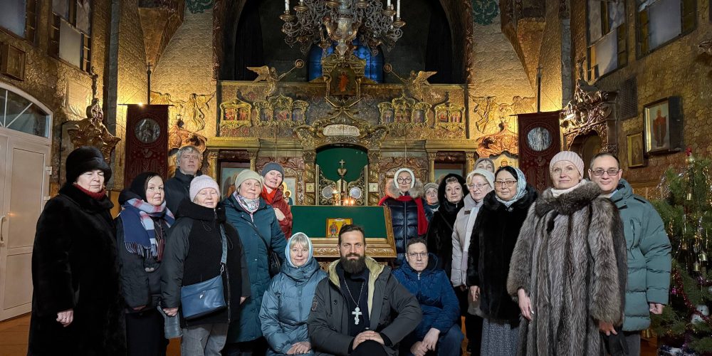 Прихожане храма Ризоположения в Леонове совершили паломничество в Елец