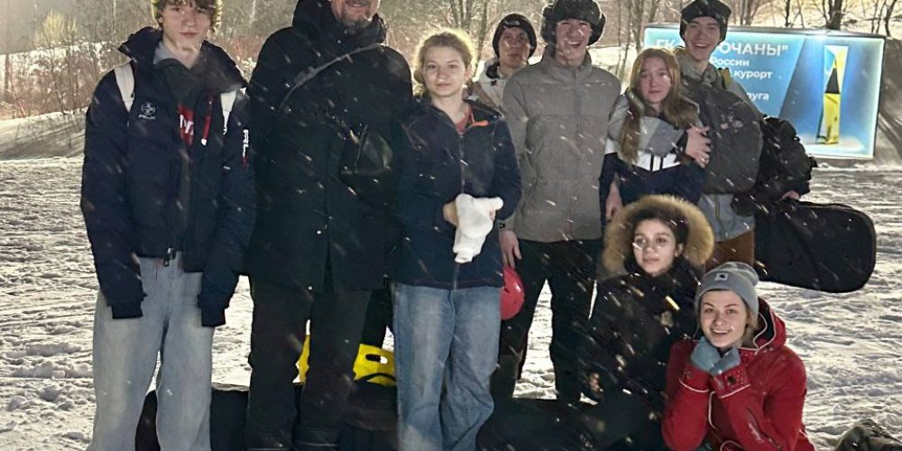 Молодежный отдел храма Покрова Пресвятой Богородицы в Медведкове начал год спортивно — с серии лыжных походов