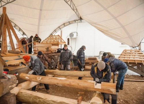 Храм преподобного Серафима Саровского в Раеве приглашает на обучение в Школу плотницкого мастерства