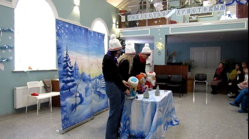 Для воспитанников воскресной школы храма Рождества Пресвятой Богородицы во Владыкине показали спектакль «Волшебная варежка»