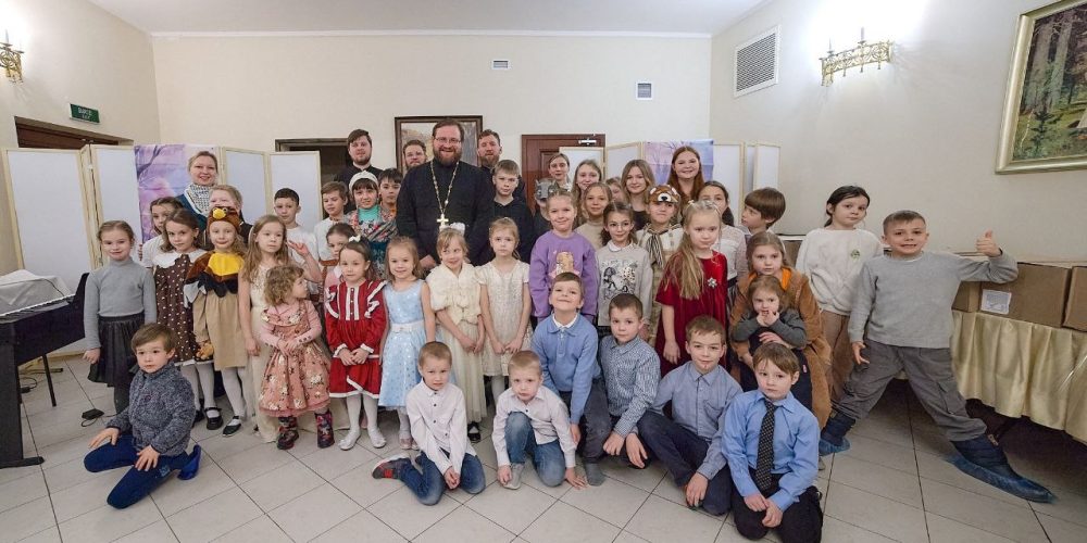 В воскресной школе храма иконы Божией Матери в Отрадном состоялся Рождественский утренник