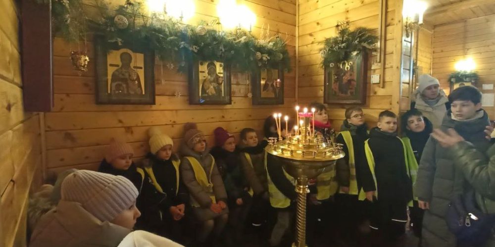 Храм-часовню Пророка Божия Илии в Отрадном с экскурсией посетили четвероклассники школы №1554