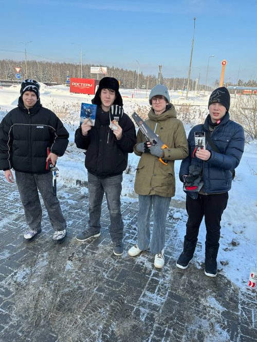 Юноши из подросткового клуба храма Положения Ризы Пресвятой Богородицы во Влахерне, в Леонове совершили необычный выезд на настоящую стройку за город вместе с прихожанином, предпринимателем – строителем