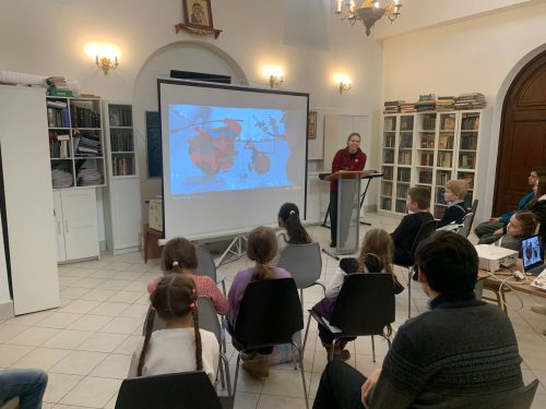 В храме иконы Божией Матери «Неопалимая Купина» в Отрадном прошла встреча с молодыми аниматорами – студентками ВГИКа