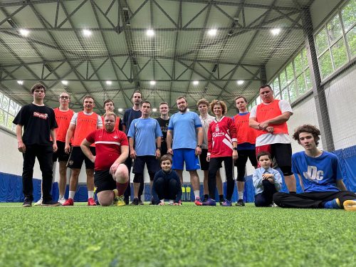 Каждое воскресенье молодежь храма Покрова Пресвятой Богородицы в Медведкове вместе играют в футбол