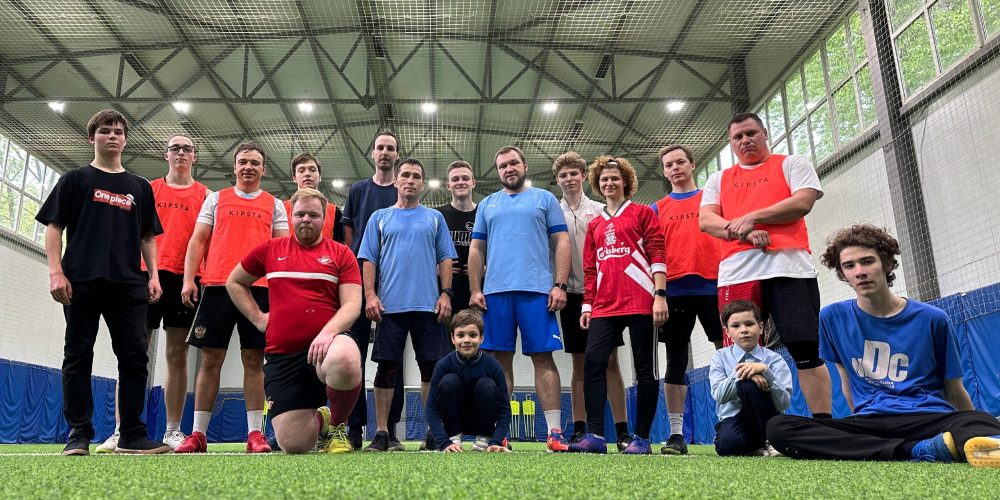 Каждое воскресенье молодежь храма Покрова Пресвятой Богородицы в Медведкове вместе играют в футбол