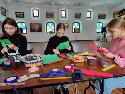 Подростковый клуб при храме преподобного Серафима Саровского в Раеве активно включается в приходскую жизнь