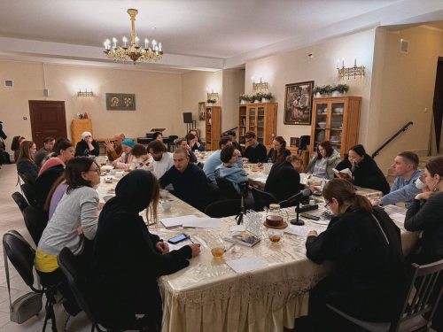 В храме иконы Божией Матери «Неопалимая Купина» в Отрадном прошел очередной молодежный семинар по самопознанию и искусству отношений