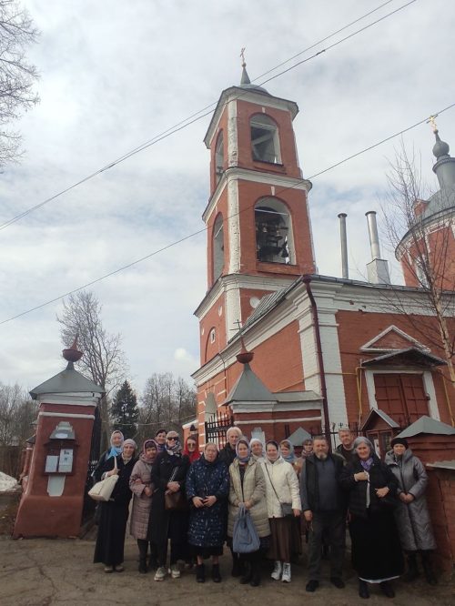 Прихожане храма иконы Божией Матери «Неопалимая Купина» в Отрадном совершили паломничество по святыням Подмосковья