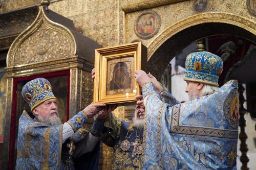 В праздник Казанской иконы Божией Матери архиепископ Егорьевский Матфей сослужил Предстоятелю Русской Православной Церкви за Литургией в Успенском соборе Московского Кремля