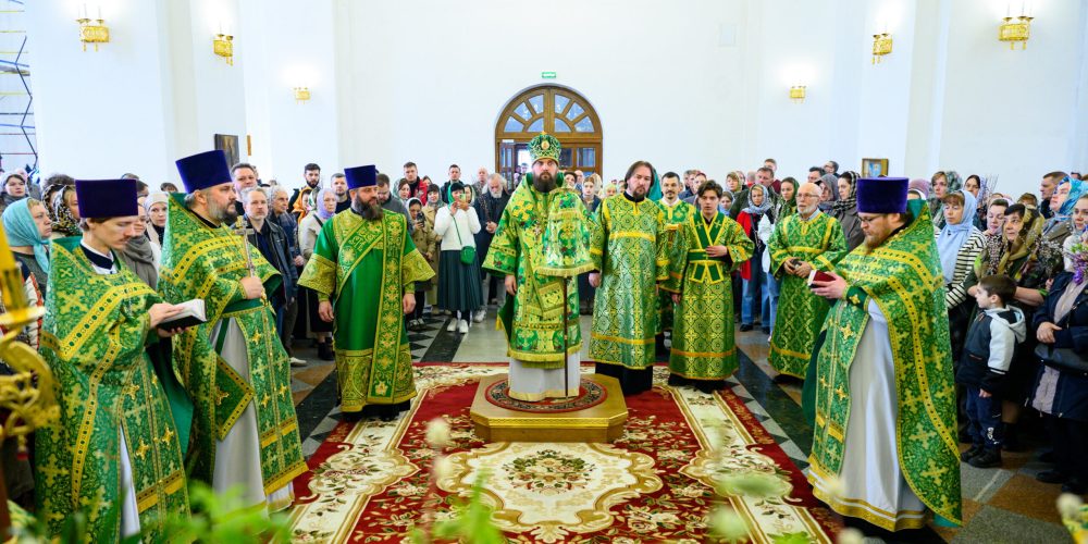 В день празднования Входа Господня в Иерусалим митрополит Арсений совершил Божественную литургию в храме Успения Пресвятой Богородицы в Останкине