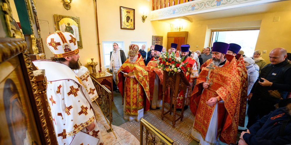 В день престольного праздника митрополит Арсений совершил Литургию в храме Симеона Персидского на Пятницком кладбище