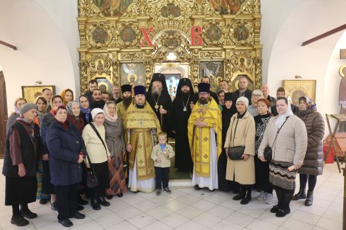 Архиепископ Анадырский и Чукотский Ипатий совершил Литургию в храме Живоначальной Троицы в Свиблово