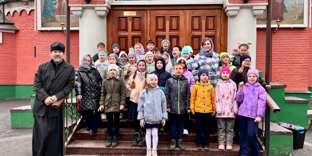 В дни Светлой седмицы в храме святых мучеников Адриана и Наталии в Бабушкине были проведены 6 экскурсий для школьников района