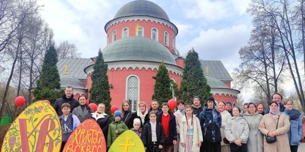 Прихожане храма святых мучеников Адриана и Наталии в Бабушкине совершили семейную паломническую поездку в Высоко-Петровский ставропигиальный мужской монастырь