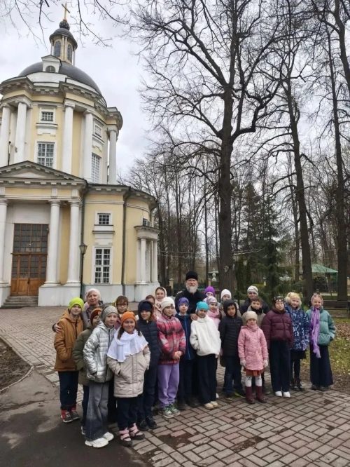 Ученики школы № 709 побывали на экскурсии в храме Владимирской иконы Божией Матери в Виноградове