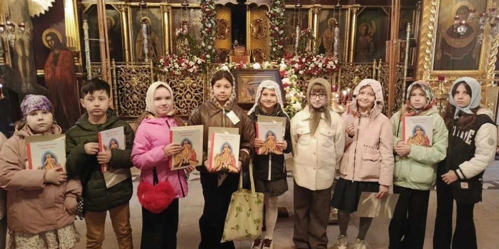На Светлой седмице в храме Покрова Пресвятой Богородицы в Медведкове прошли две экскурсии для учеников ГБОУ № 285 и воспитанников прикрепленного к ней детского сада