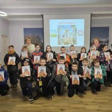 В рамках мероприятий «Пасхальная радость» для первоклассников школы №1412 прошла экскурсия по храмовому комплексу прихода преподобного Сергия Радонежского в Бибиреве