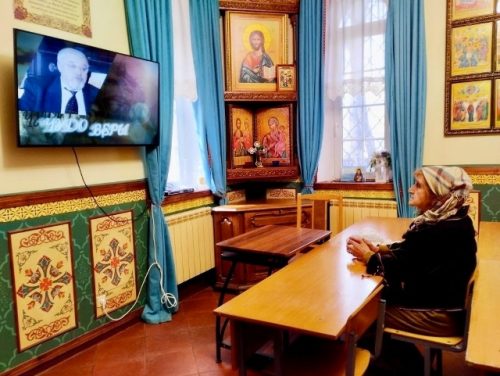 В рамках программы «Московское долголетие» при храме святых мучеников Адриана и Наталии в Бабушкине прошла очередная встреча членов Киноклуба