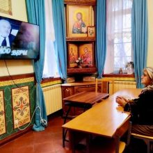 В рамках программы «Московское долголетие» при храме святых мучеников Адриана и Наталии в Бабушкине прошла очередная встреча членов Киноклуба