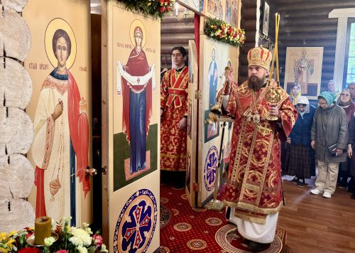 Митрополит Арсений совершил Литургию в храме святителя Макария (Невского), митрополита Московского и Коломенского, в Бутырском