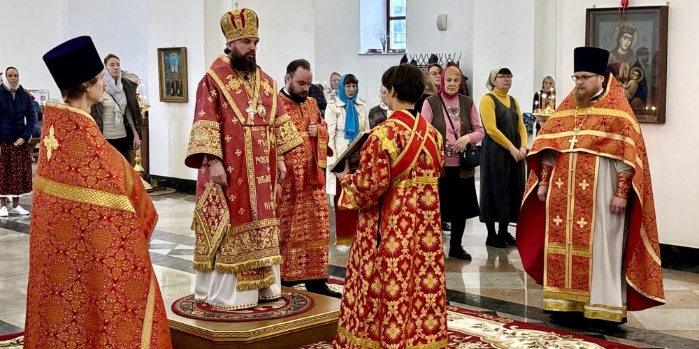 В Неделю 5-ю по Пасхе митрополит Арсений совершил Божественную литургию в храме Успения Пресвятой Богородицы в Останкине
