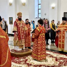 В Неделю 5-ю по Пасхе митрополит Арсений совершил Божественную литургию в храме Успения Пресвятой Богородицы в Останкине