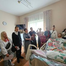 В храме Ризоположения в Леонове прошли памятные мероприятия, посвященные Дню Победы, и праздничный концерт в хосписе