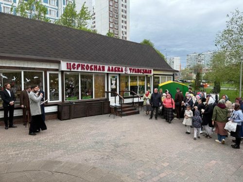 На территории храма священномученика Владимира, митрополита Киевского и Галицкого, в Свиблове состоялся концерт, посвященный Дню Победы
