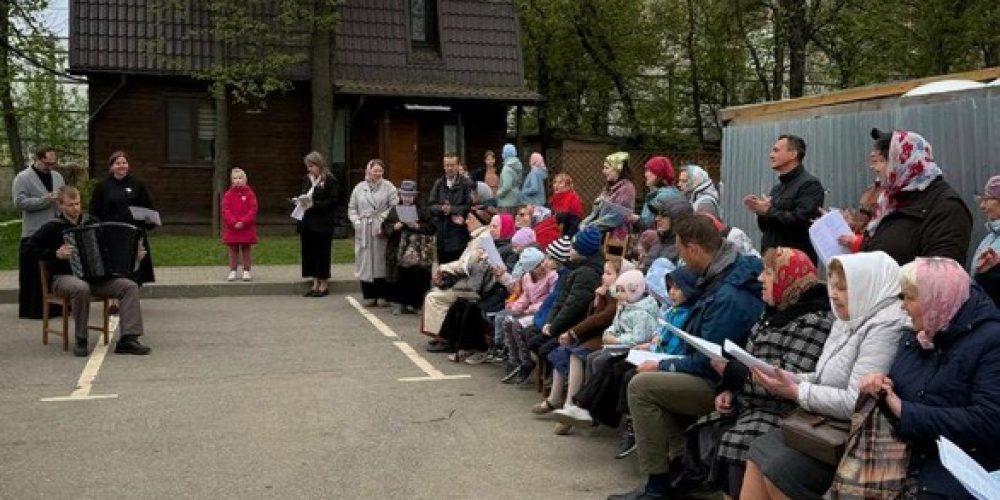 Приходским концертом отметили День Победы в храме иконы Божией Матери «Отрада и Утешение» в Ярославском
