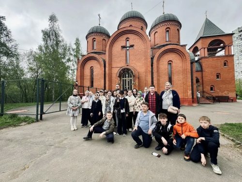 Учащиеся школы № 962 с экскурсией посетили храм святителя Николая Мирликийского в Отрадном