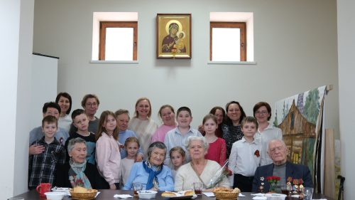 В храме святых равноапостольных Мефодия и Кирилла в Ростокине состоялась приходская встреча с ветеранами Великой Отечественной войны