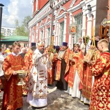 В день престольного праздника митрополит Арсений совершил Божественную литургию в храме Иконы Божией Матери «Нечаянная Радость» в Марьиной Роще