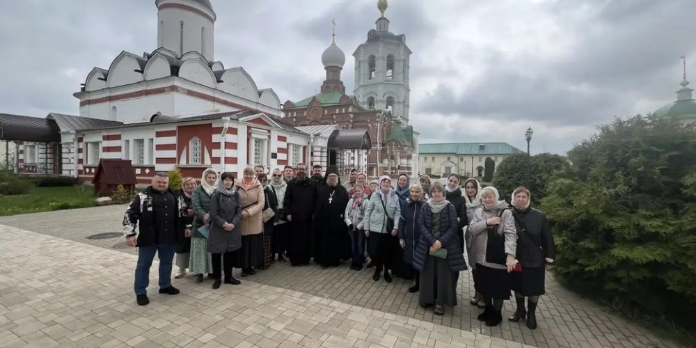 Прихожане храма иконы Божией Матери «Живоносный источник» в Бибиреве посетили Николо-Пешношский монастырь