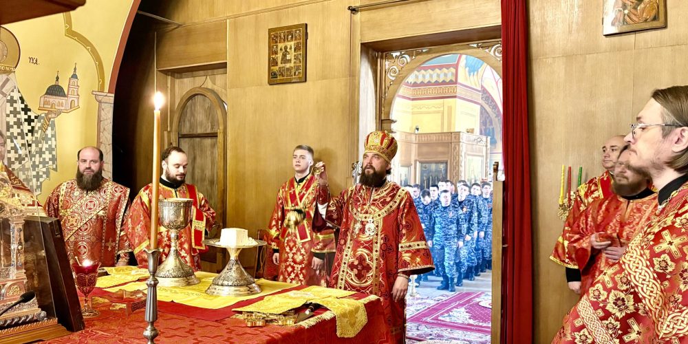 Митрополит Арсений совершил Божественную литургию в храме святителя Николая Мирликийского в Покровском