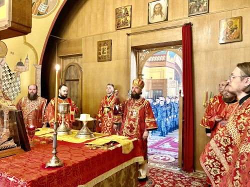 Митрополит Арсений совершил Божественную литургию в храме святителя Николая Мирликийского в Покровском