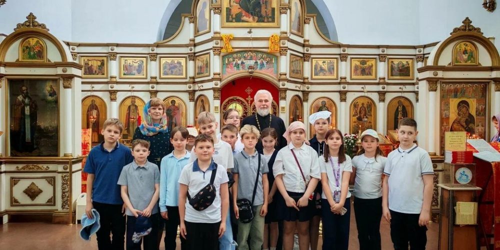 Четвероклассники школы № 1413 посетили храм иконы Божией Матери «Живоносный источник» в Бибиреве